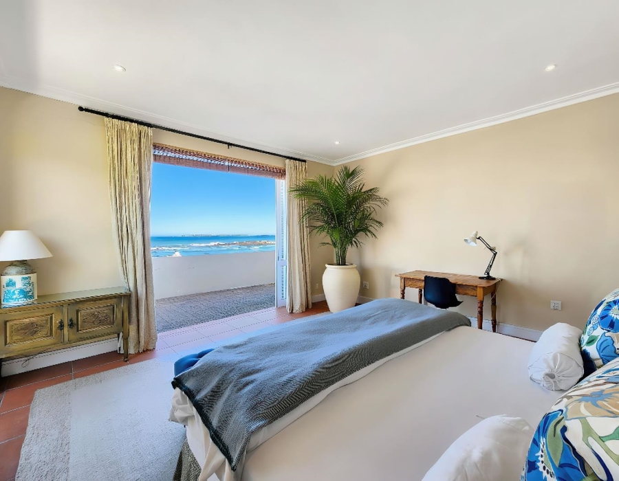 6 Bedroom Property for Sale in Bloubergstrand Western Cape